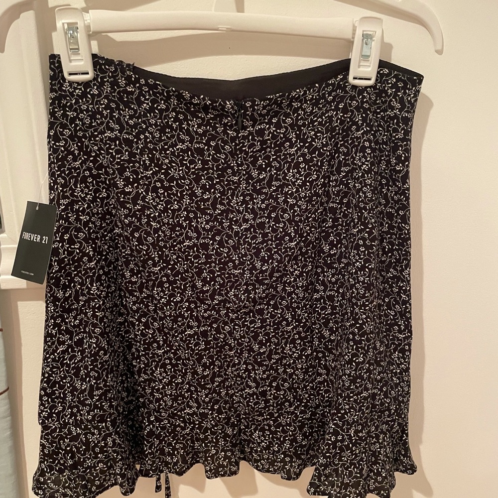 Black/white Skirt NEW floral design